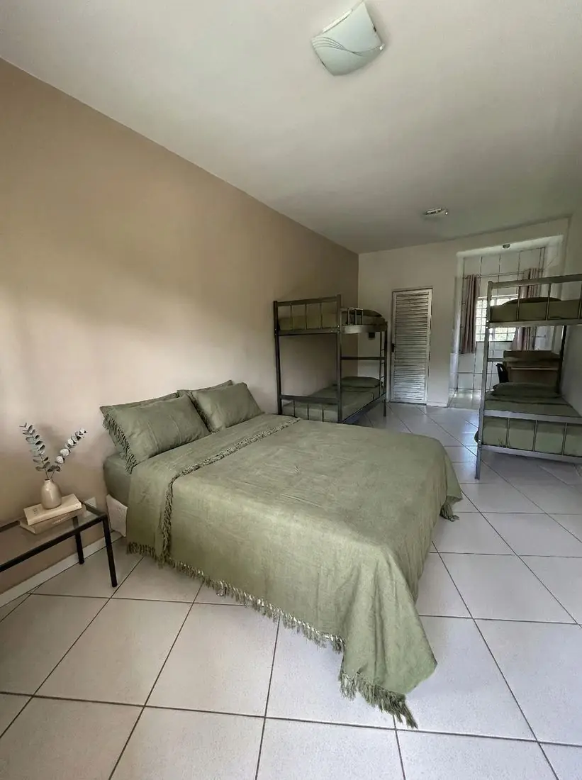 Quarto com cama de casal